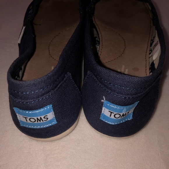 ONE OF A KIND Hand painted Tangled TOMS - Picture 3 of 3